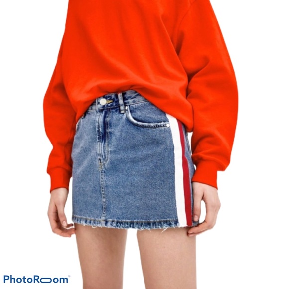Zara Dresses & Skirts - Zara Mid Rise Side stripe Denim Mini Skirt